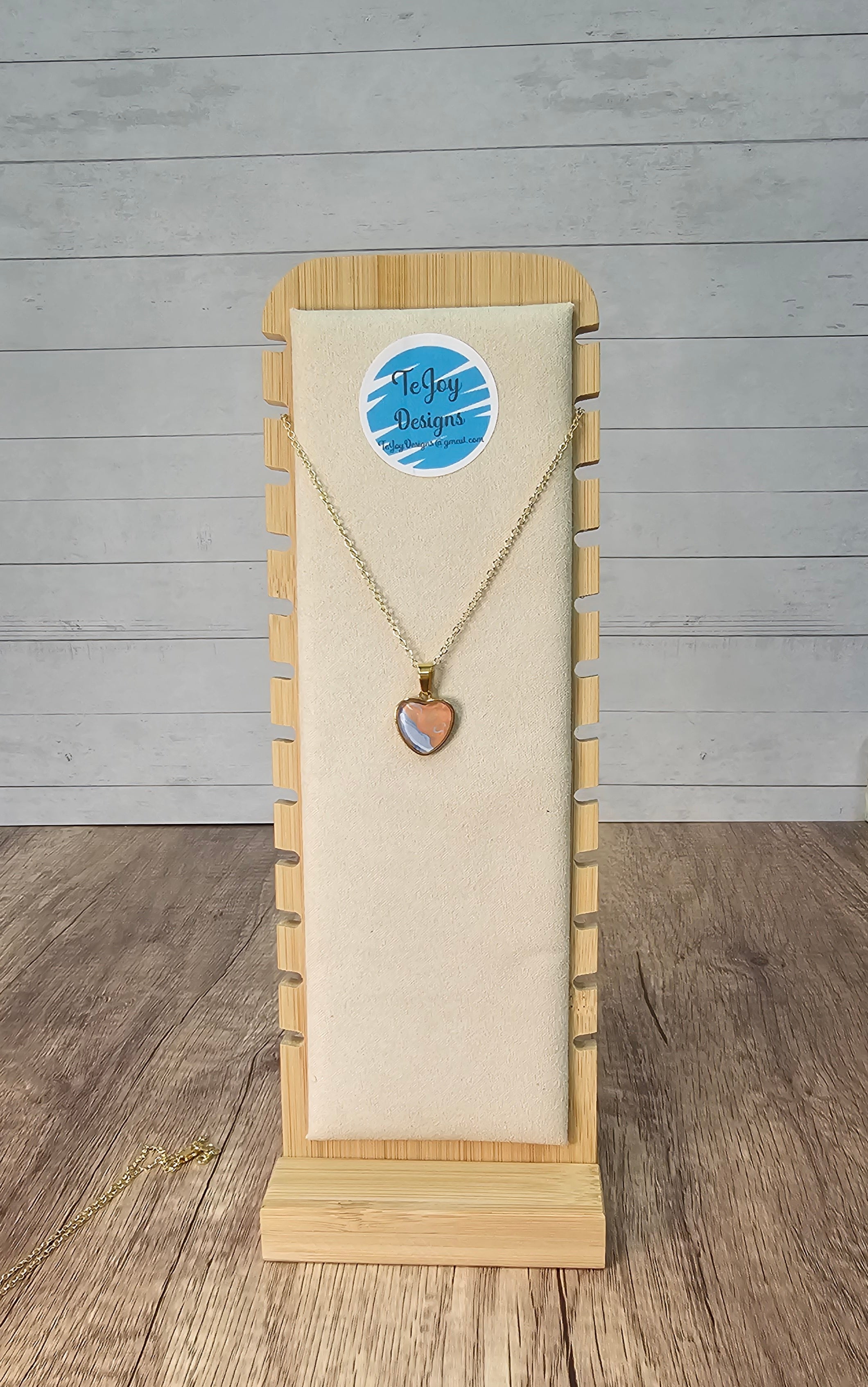 Heart pendant on a 21 inch chain